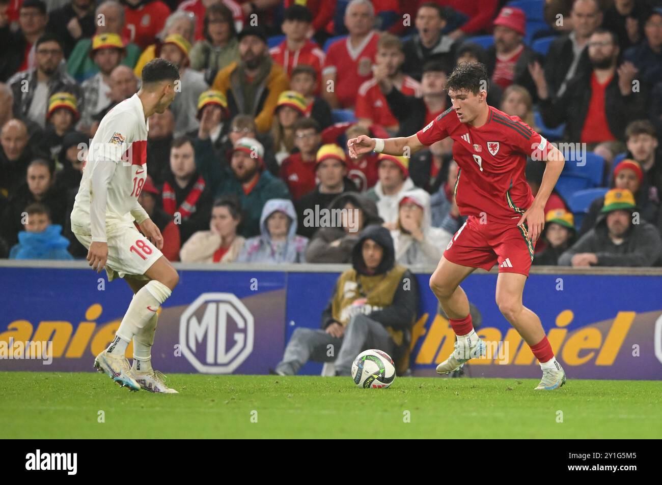 CARDIFF, ROYAUME-UNI. 06 septembre 2024. Lewis Koumas du pays de Galles sur le ballon lors du match du Groupe H 2025 de l'UEFA Nations League entre le pays de Galles et la Turquie au Cardiff City Stadium, Cardiff, le 6 septembre 2024. (Photo by Ashley Crowden/FAW) crédit : Football Association of Wales/Alamy Live News Banque D'Images