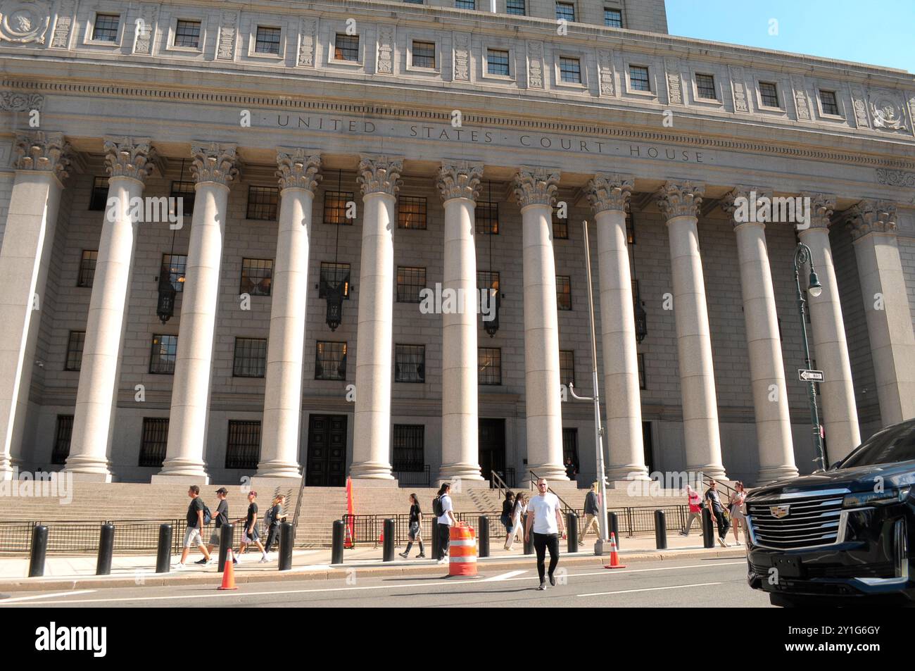 New York, États-Unis. 05th Sep, 2024. Les gens marchent devant le Thurgood Marshall United States Courthousein au centre-ville de Manhattan, New York. Crédit : SOPA images Limited/Alamy Live News Banque D'Images