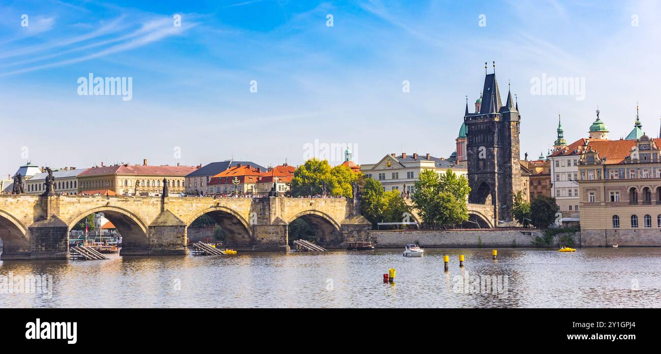 Panorama du pont Charles (Karluv Most) sur la rivière Moldau à Prague, République tchèque Banque D'Images