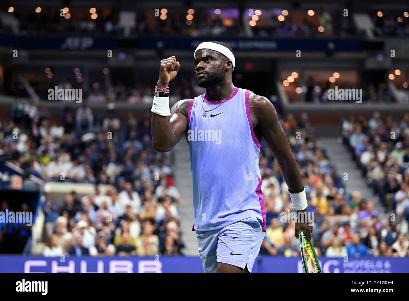 New York, États-Unis. 6 septembre 2024. Frances Tiafoe, des États-Unis, réagit lors du match de demi-finale masculin contre Taylor Fritz, des États-Unis, aux championnats de tennis de l'US Open 2024 à New York, États-Unis, le 6 septembre 2024. Crédit : Li Rui/Xinhua/Alamy Live News Banque D'Images