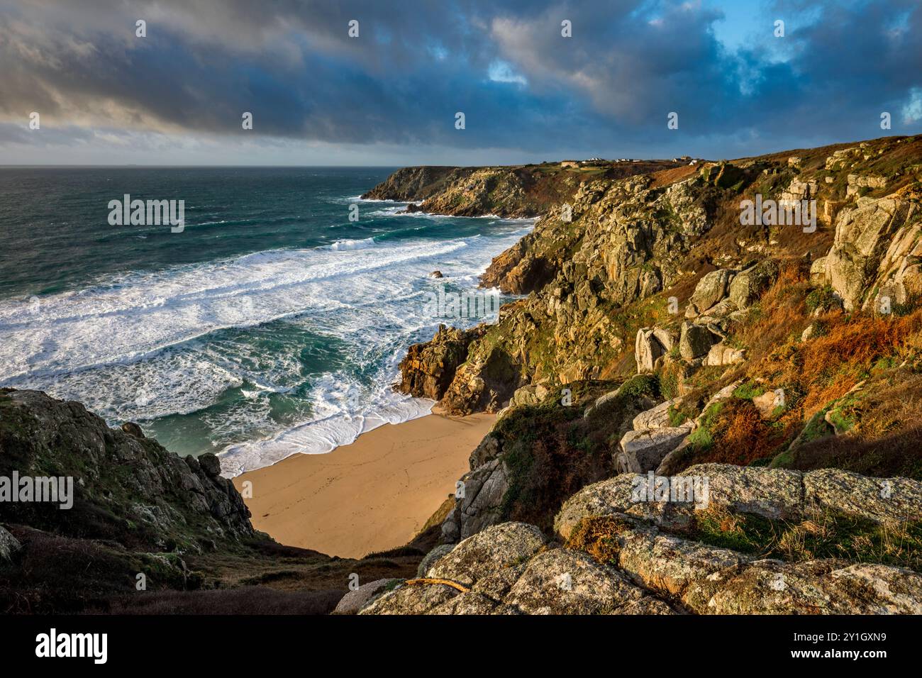 Pedny Beach ; de Treen Cliff ; Cornwall ; Royaume-Uni Banque D'Images