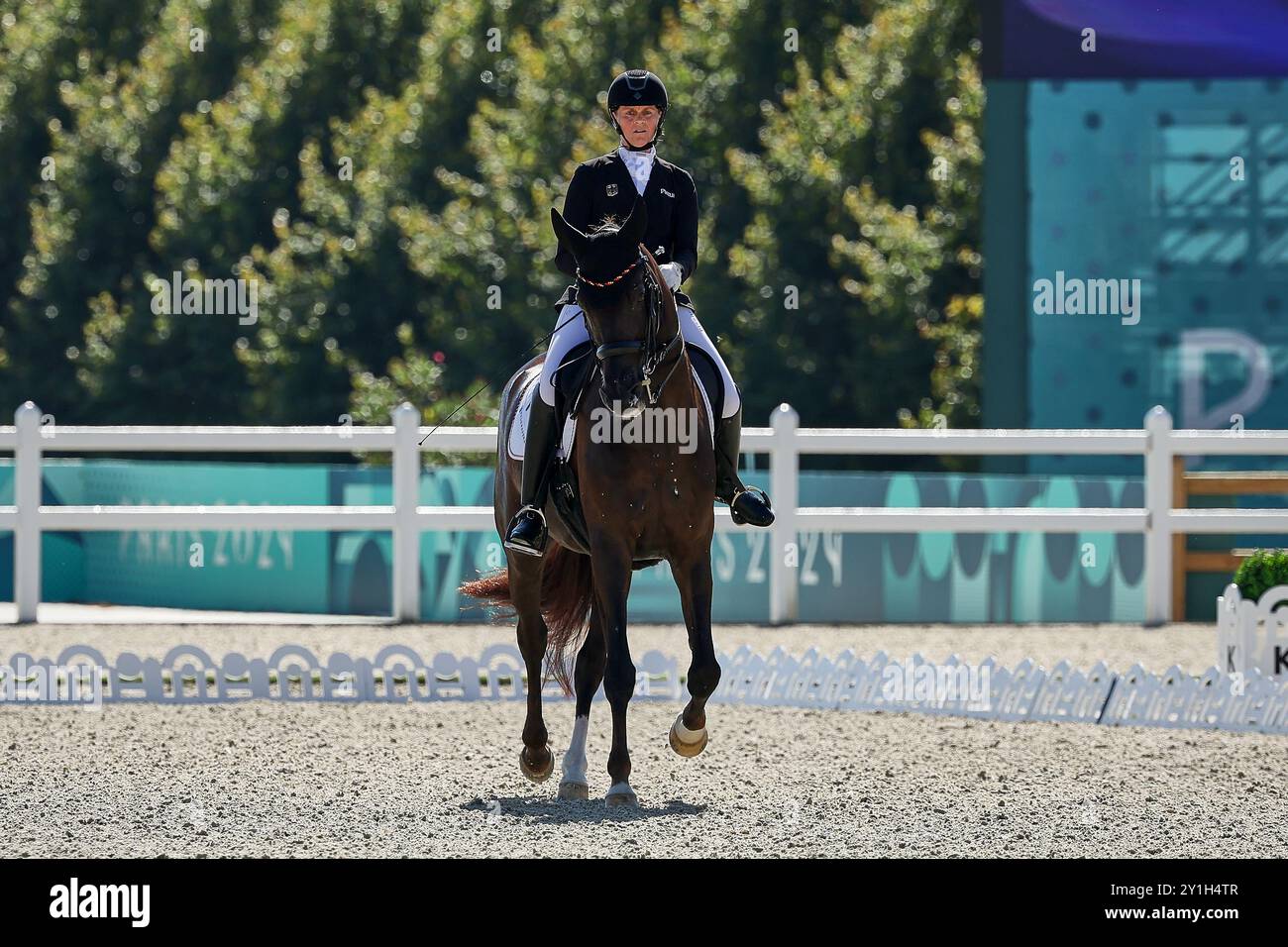 Versailles, Ile-de-Franc, France. 6 septembre 2024. VERSAILLES, FRANCE - 6 SEPTEMBRE : Anna-Lena Niehues d'Allemagne, Startclass Grade IV, en route pour l'argent avec Quimbaya 6 lors de la compétition para Equestrian Individual Freestyle (dressage) - Paris 2024 Jeux paralympiques d'été au Chaeteau de Versailles le 6 septembre 2024 à Versailles, France. (Crédit image : © Mathias Schulz/ZUMA Press Wire) USAGE ÉDITORIAL SEULEMENT! Non destiné à UN USAGE commercial ! Crédit : ZUMA Press, Inc/Alamy Live News Banque D'Images