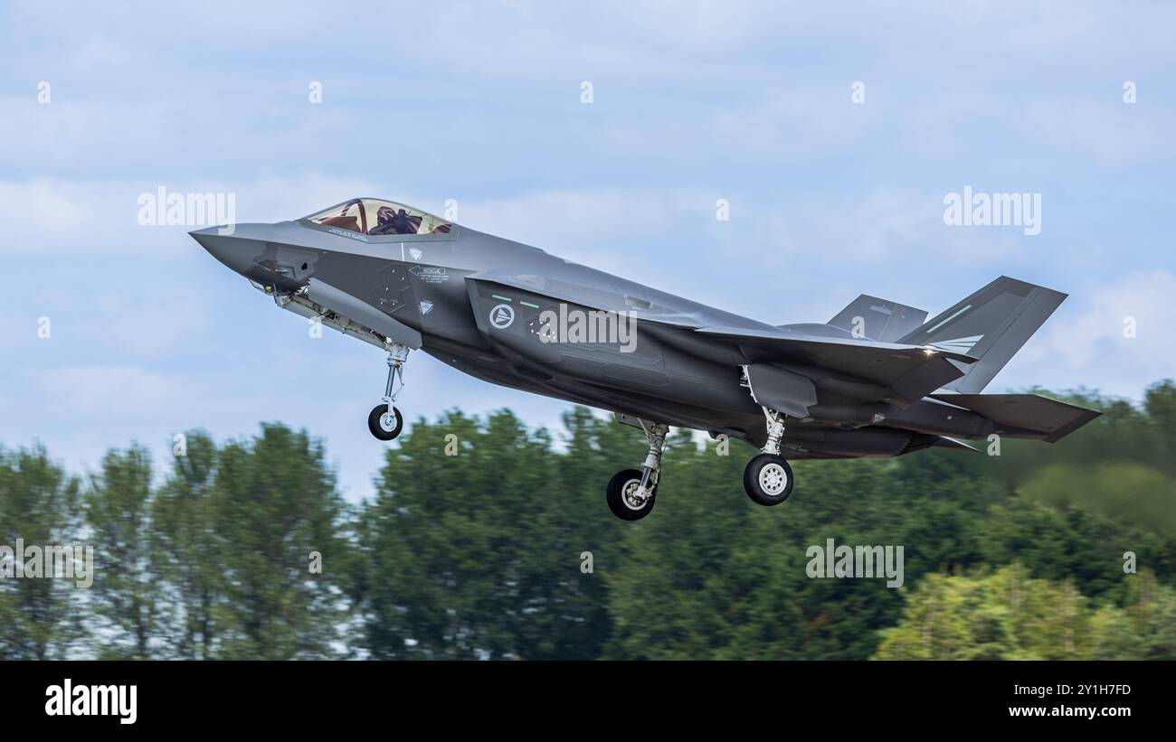 Royal Norwegian Air Force - Lockheed Martin F-35 Lightning II, arrivant à la RAF Fairford pour prendre part à l'exposition statique au RIAT 2024. Banque D'Images