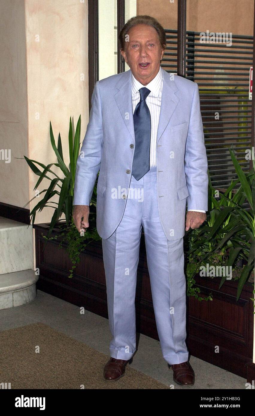 Milan, Italie. 16 septembre 2004. © Angela Caterisano/Lapresse 16-09-2004 Milan, Italie Spettacolo Conferenza stampa di presentazione del programma 'Genius' Nella foto : Mike Bongiorno (Presetatore tv) crédit : LaPresse/Alamy Live News Banque D'Images