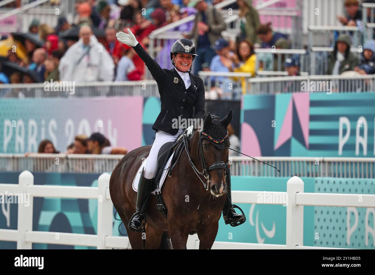 Versailles, Ile-de-Franc, France. 7 septembre 2024. VERSAILLES, FRANCE - 7 SEPTEMBRE : Isabell Nowak d'Allemagne, Startclass Grade V, avec Siradusa Old ; pendant le para Equestrian (dressage), compétition individuelle Freestyle - Jeux paralympiques d'été de Paris 2024 au Chaeteau de Versailles le 7 septembre 2024 à Versailles, France. (Crédit image : © Mathias Schulz/ZUMA Press Wire) USAGE ÉDITORIAL SEULEMENT! Non destiné à UN USAGE commercial ! Crédit : ZUMA Press, Inc/Alamy Live News Banque D'Images