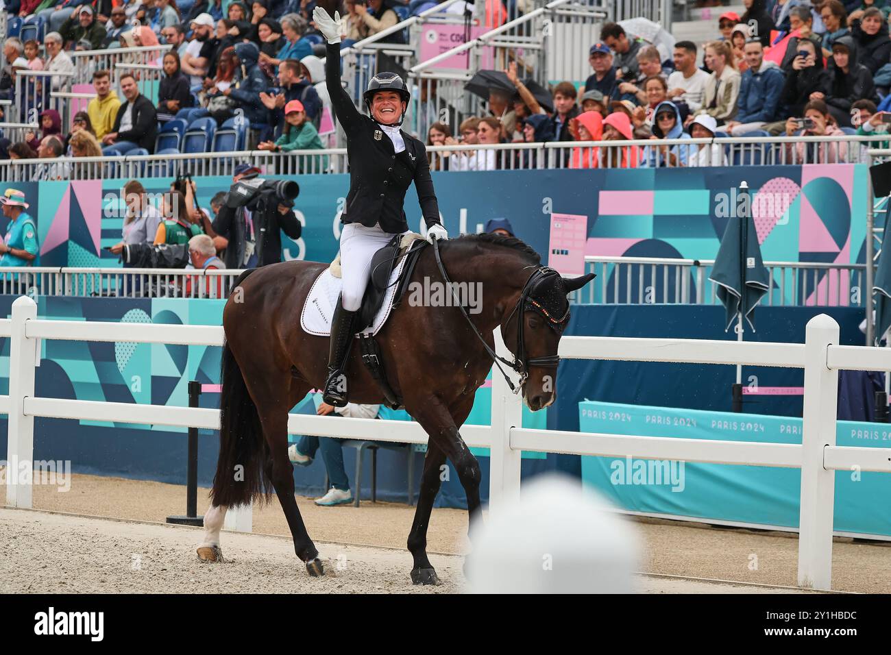 Versailles, Ile-de-Franc, France. 7 septembre 2024. VERSAILLES, FRANCE - 7 SEPTEMBRE : Isabell Nowak d'Allemagne, Startclass Grade V, avec Siradusa Old ; pendant le para Equestrian (dressage), compétition individuelle Freestyle - Jeux paralympiques d'été de Paris 2024 au Chaeteau de Versailles le 7 septembre 2024 à Versailles, France. (Crédit image : © Mathias Schulz/ZUMA Press Wire) USAGE ÉDITORIAL SEULEMENT! Non destiné à UN USAGE commercial ! Crédit : ZUMA Press, Inc/Alamy Live News Banque D'Images