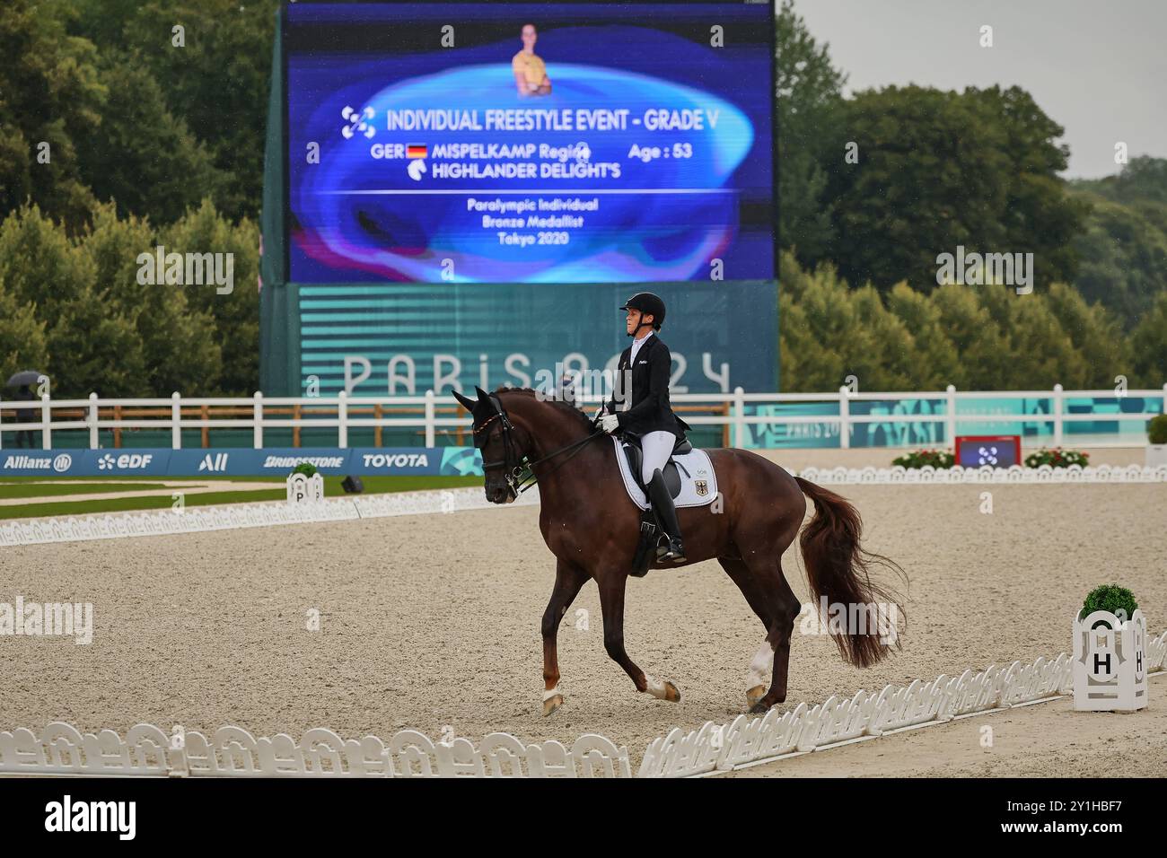 Versailles, Ile-de-Franc, France. 7 septembre 2024. VERSAILLES, FRANCE - 7 SEPTEMBRE : Regine Mispelkamp d'Allemagne, Startclass Grade V, avec Highlander Delights pendant le para Equestrian (dressage), compétition individuelle Freestyle - Jeux paralympiques d'été de Paris 2024 au Chaeteau de Versailles le 7 septembre 2024 à Versailles, France. (Crédit image : © Mathias Schulz/ZUMA Press Wire) USAGE ÉDITORIAL SEULEMENT! Non destiné à UN USAGE commercial ! Crédit : ZUMA Press, Inc/Alamy Live News Banque D'Images