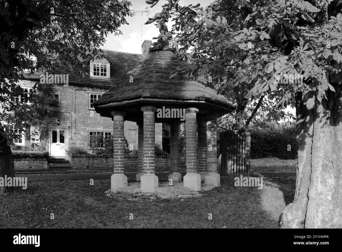 Automne, The Old Pump House, village d'Exton, comté de Rutland, Angleterre, Royaume-Uni Banque D'Images