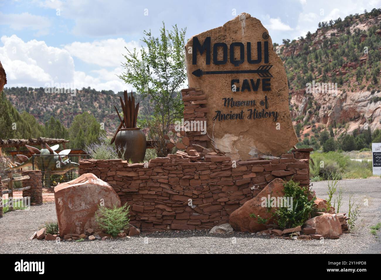 Kanab, Utah États-Unis 13/08/2024. La grotte de Moqui était autrefois utilisée par les Anasazi comme abri ou magasin de nourriture, selon des fouilles archéologiques dans la région. I Banque D'Images