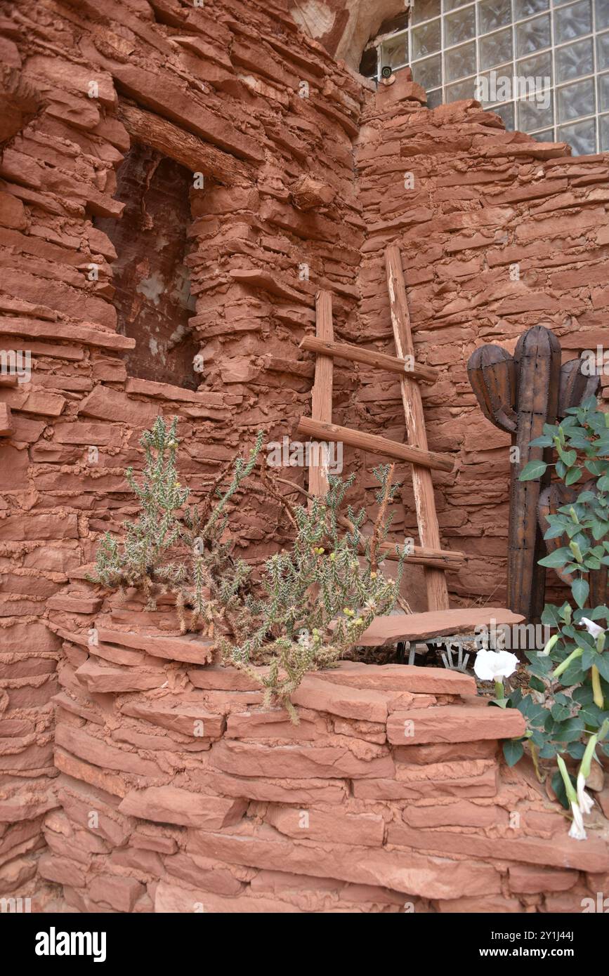 Kanab, Utah États-Unis 13/08/2024. La grotte de Moqui était autrefois utilisée par les Anasazi comme abri ou magasin de nourriture, selon des fouilles archéologiques dans la région. I Banque D'Images