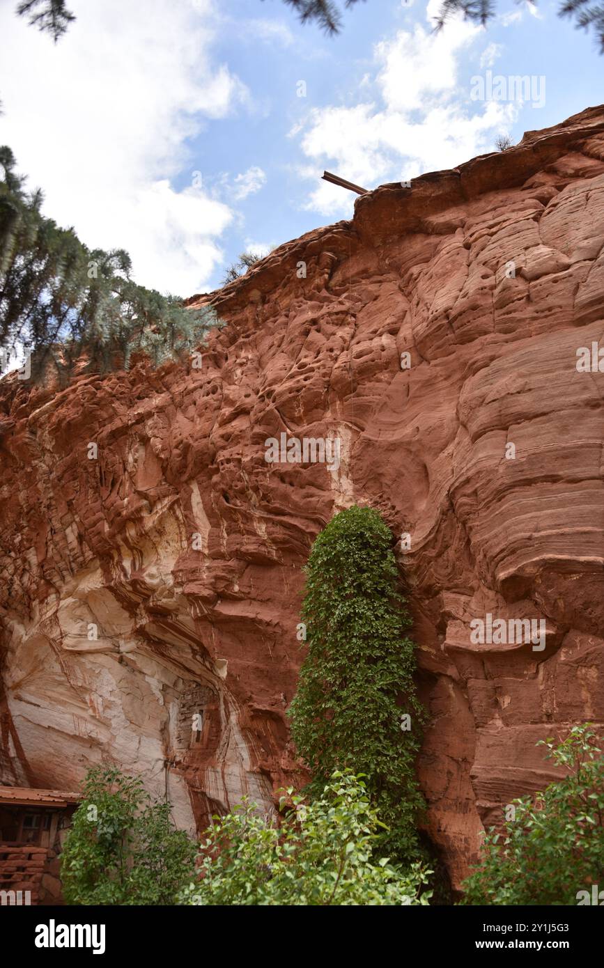 Kanab, Utah États-Unis 13/08/2024. La grotte de Moqui était autrefois utilisée par les Anasazi comme abri ou magasin de nourriture, selon des fouilles archéologiques dans la région. I Banque D'Images