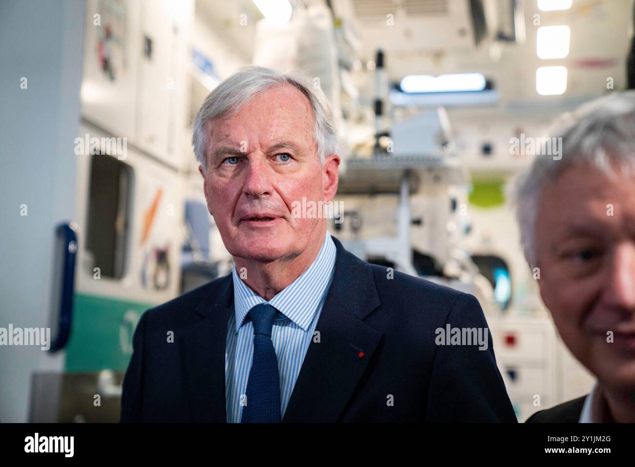 Paris, France. 07 septembre 2024. Le nouveau premier ministre français Michel Barnier visite le siège de la SAMU de Paris à l'hôpital Necker à Paris, pour sa première visite officielle depuis son entrée en fonction, en France, le 7 septembre 2024. Photo de Gabrielle Cezard/Pool/AABACAPRESS. COM Credit : Abaca Press/Alamy Live News Banque D'Images