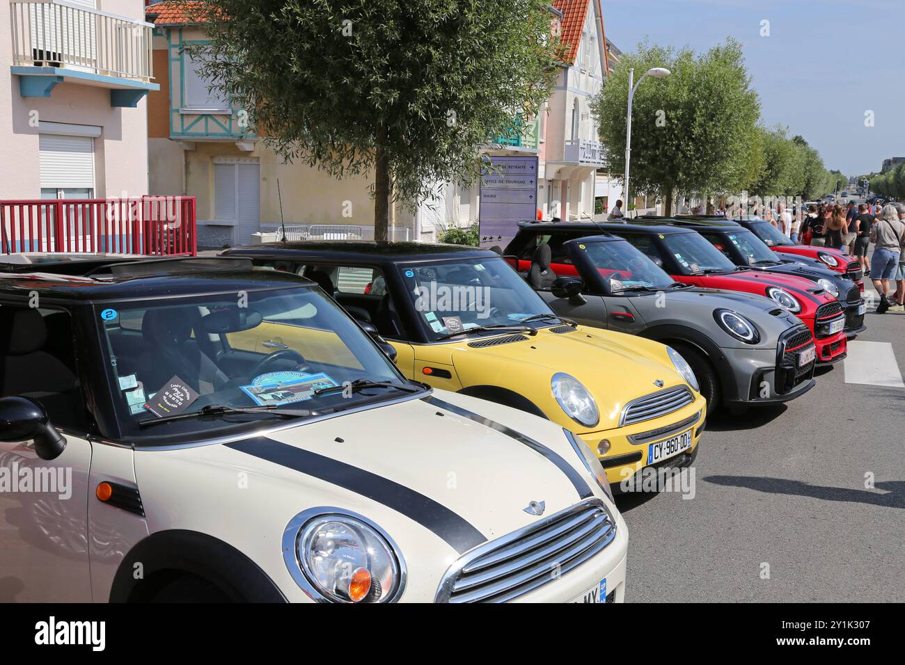 Rassemblement de Minis (Mini Gathering/Parade), Fort Mahon plage, Côte Picarde, somme, hauts de France, la Manche, France, Europe Banque D'Images