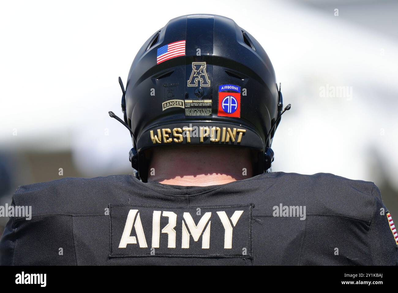 BOCA RATON, FL - SEPTEMBER 07: the back of an Army Black Knights helmet is shown during the game between the Army Knights and the FAU Owls on Saturday, September 7, 2024 at FAU Stadium in Boca Raton, Fla. (Photo by Peter Joneleit/Icon Sportswire) (Icon Sportswire via AP Images) Banque D'Images