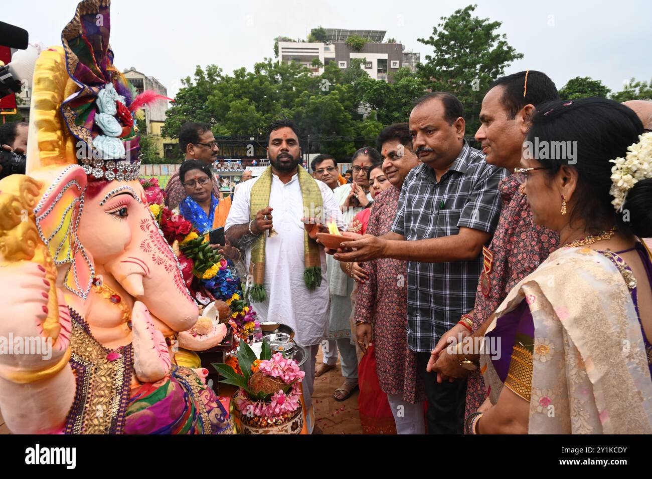 New Delhi, Inde. 07 septembre 2024. NEW DELHI, INDE - 7 SEPTEMBRE : les dévots participent à Shobha Kalash Yaatra & Mangal Murti Sthapna “Delhi ka Maharaja” 23ème Ganesh Mahotsav 2024 de Lovely public School à DDA, Mini Cricket Stadium, Bank Enclave, Laxmi Nagar, East Delhi, le 7 septembre 2024 à New Delhi, Inde. Ganesh Chaturthi est célébré à travers le pays pour marquer la naissance du Dieu associé à la sagesse et un début de bon augure. (Photo de Sonu Mehta/Hindustan Times/Sipa USA ) crédit : Sipa USA/Alamy Live News Banque D'Images