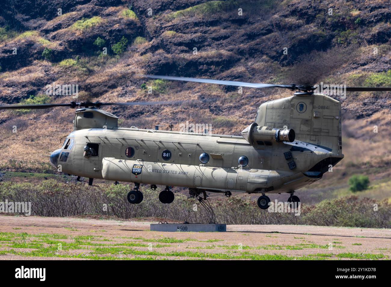 La Garde nationale de l'armée américaine effectue une démonstration de charge externe de Chinook CH-47 lors d'un échange d'experts en la matière avec l'armée de l'air indonésienne Banque D'Images