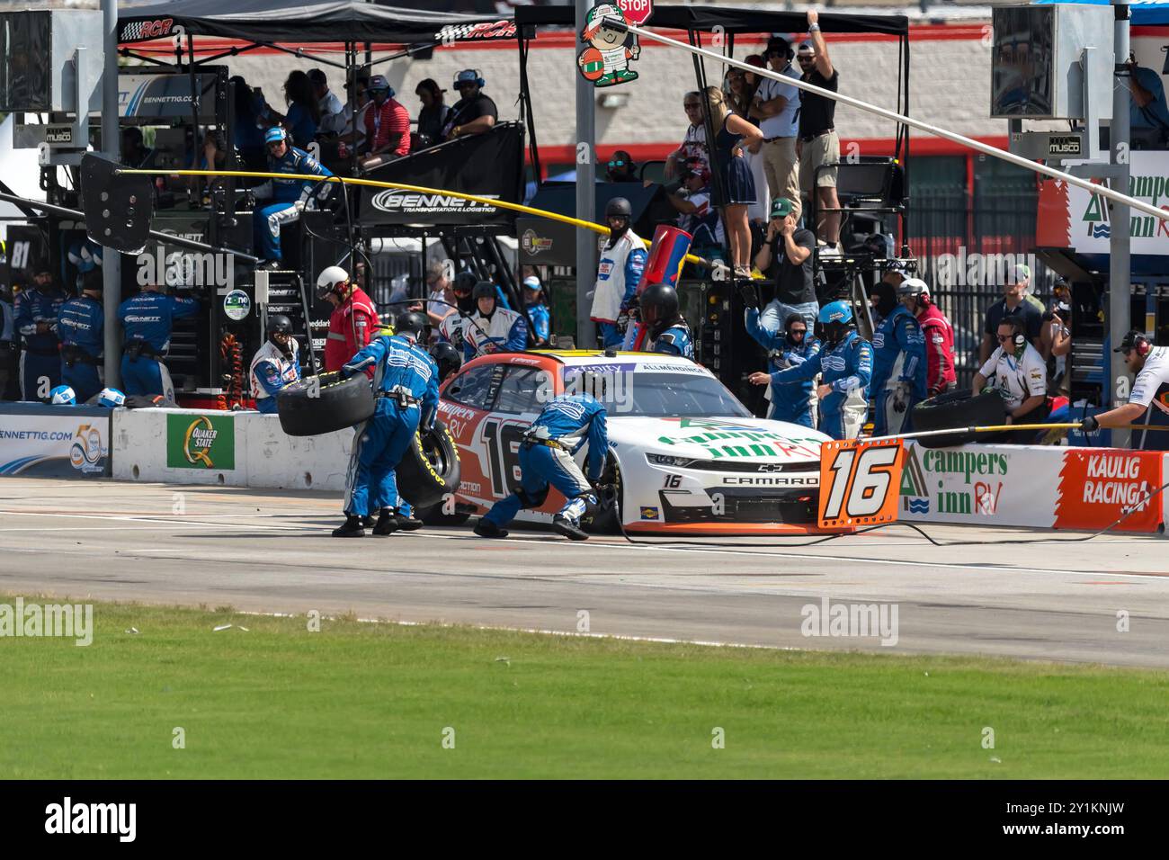 Hampton, Géorgie, États-Unis. 7 septembre 2024. AJ ALLMENDINGER (16 ans) descend la route des stands pour le service lors de la Focused Health 250 à Atlanta Motor Speedway à Hampton, GA. (Crédit image : © Walter G. Arce Sr./ASP via ZUMA Press Wire) USAGE ÉDITORIAL SEULEMENT! Non destiné à UN USAGE commercial ! Crédit : ZUMA Press, Inc/Alamy Live News Banque D'Images