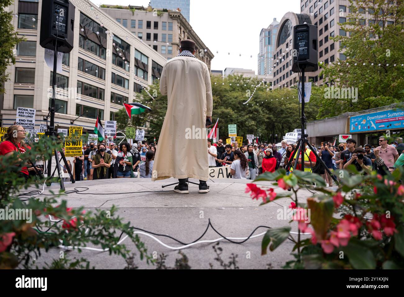 Seattle, États-Unis. 7 septembre 2024. Les manifestants pro-Palestine se rassemblent dans le parc Westlake pour les 11 mois de protestation et de rassemblement pour le génocide. Les manifestants ont marché vers le marché animé de Pike place pour bloquer la circulation et appeler à un cessez-le-feu. James Anderson/Alamy Live News Banque D'Images