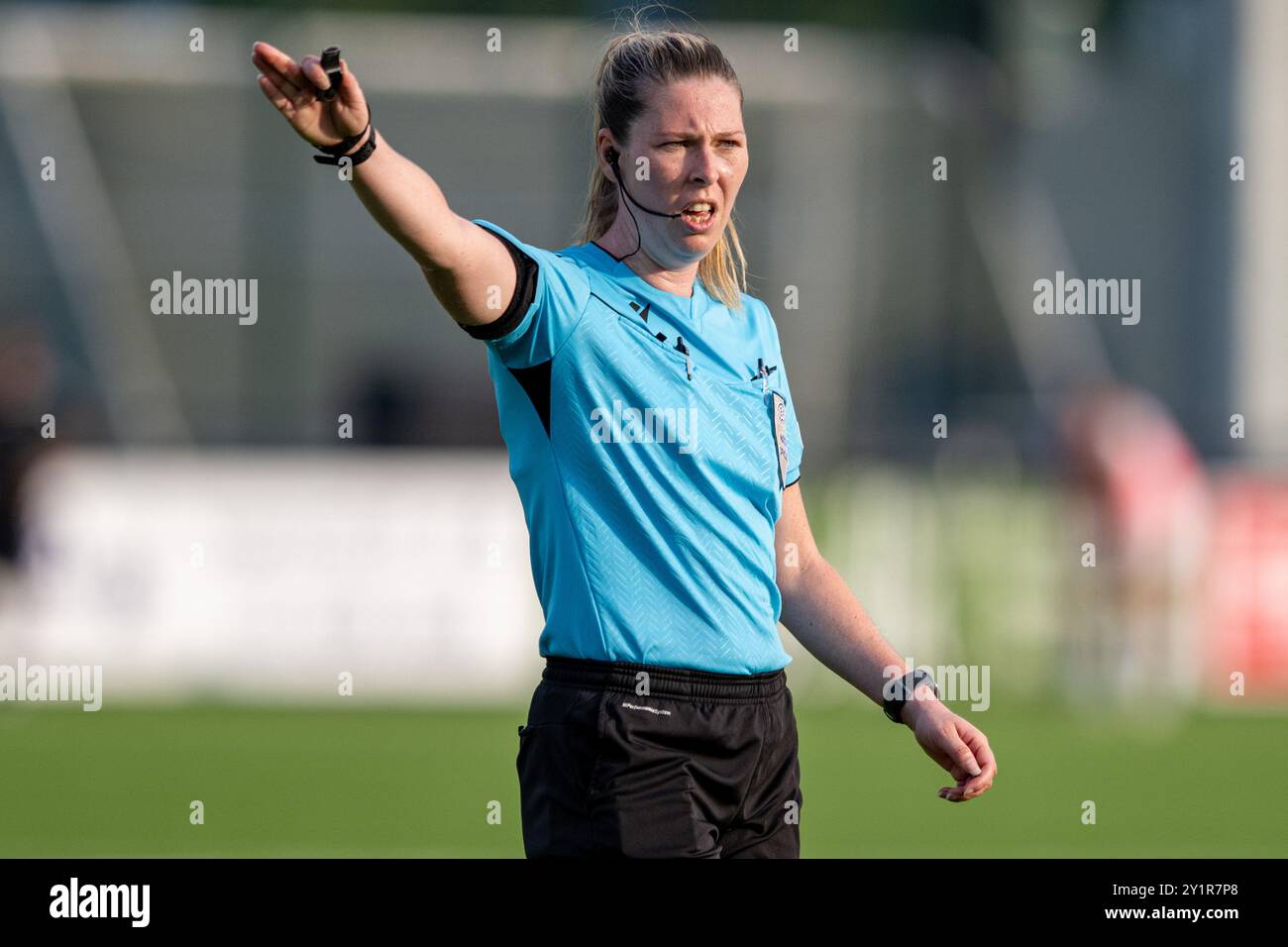 Broendby, Danemark. 07 septembre 2024. L'arbitre Abigail Byrne vue lors du match de qualification de l'UEFA Women's Champions League entre Ajax et Fiorentina au Bane 2 à Broendby. Crédit : Gonzales photo/Alamy Live News Banque D'Images