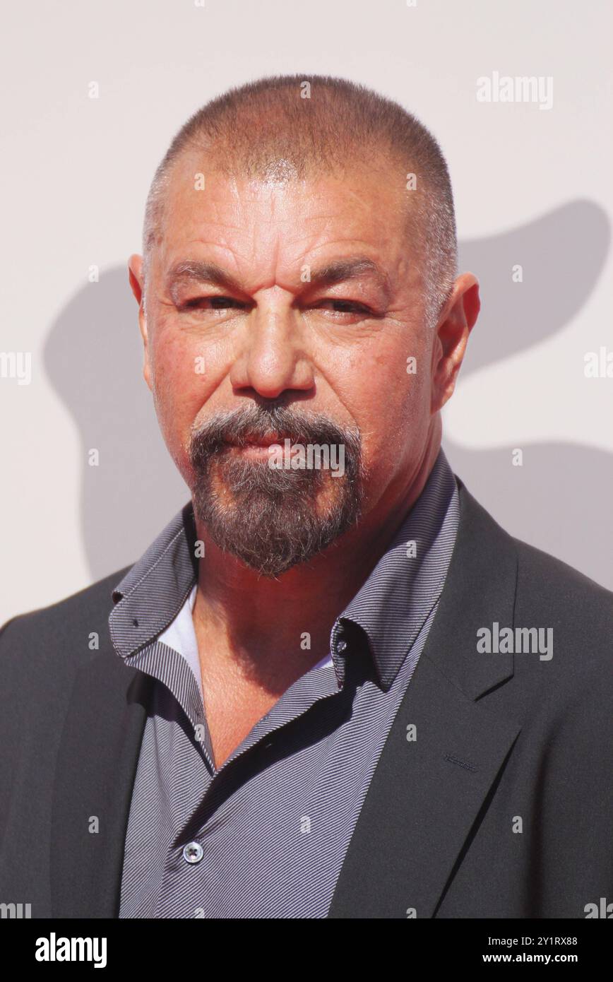 Mostra del Cinema Venezia 2024. 81 Festival du film de Venise Italie. Filmfestival Venedig, Italien. Horizon - une saga américaine, Chapitre 2 - première. Invité inconnu participant au tapis rouge *** Mostra del Cinema Venezia 2024 81 Festival du film de Venise Festival du film Italie Venise, Italie Horizon an American Saga, Chapter 2 Premiere invité inconnu participant au tapis rouge Banque D'Images