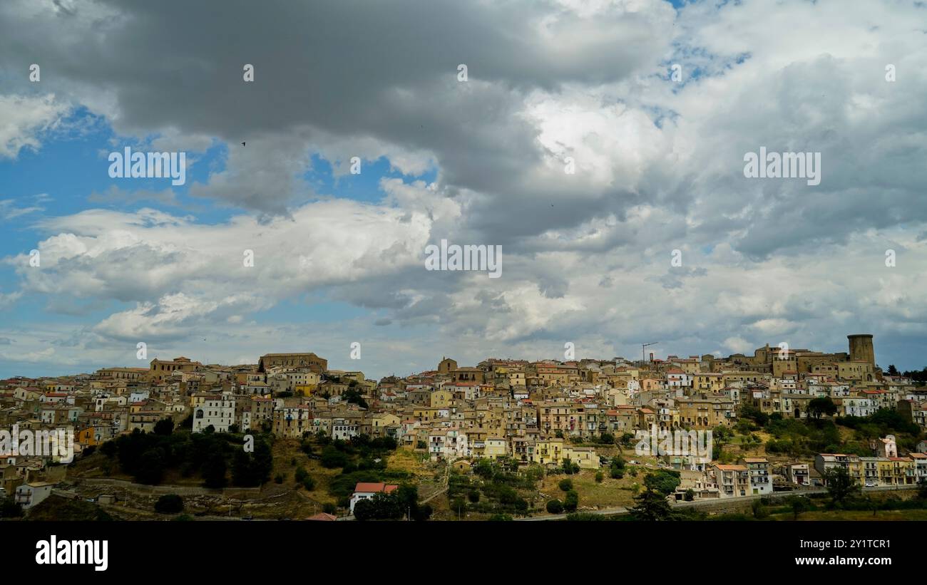 Panorama du village médiéval de Tricarico, Matera, Basilicate, Italie Banque D'Images