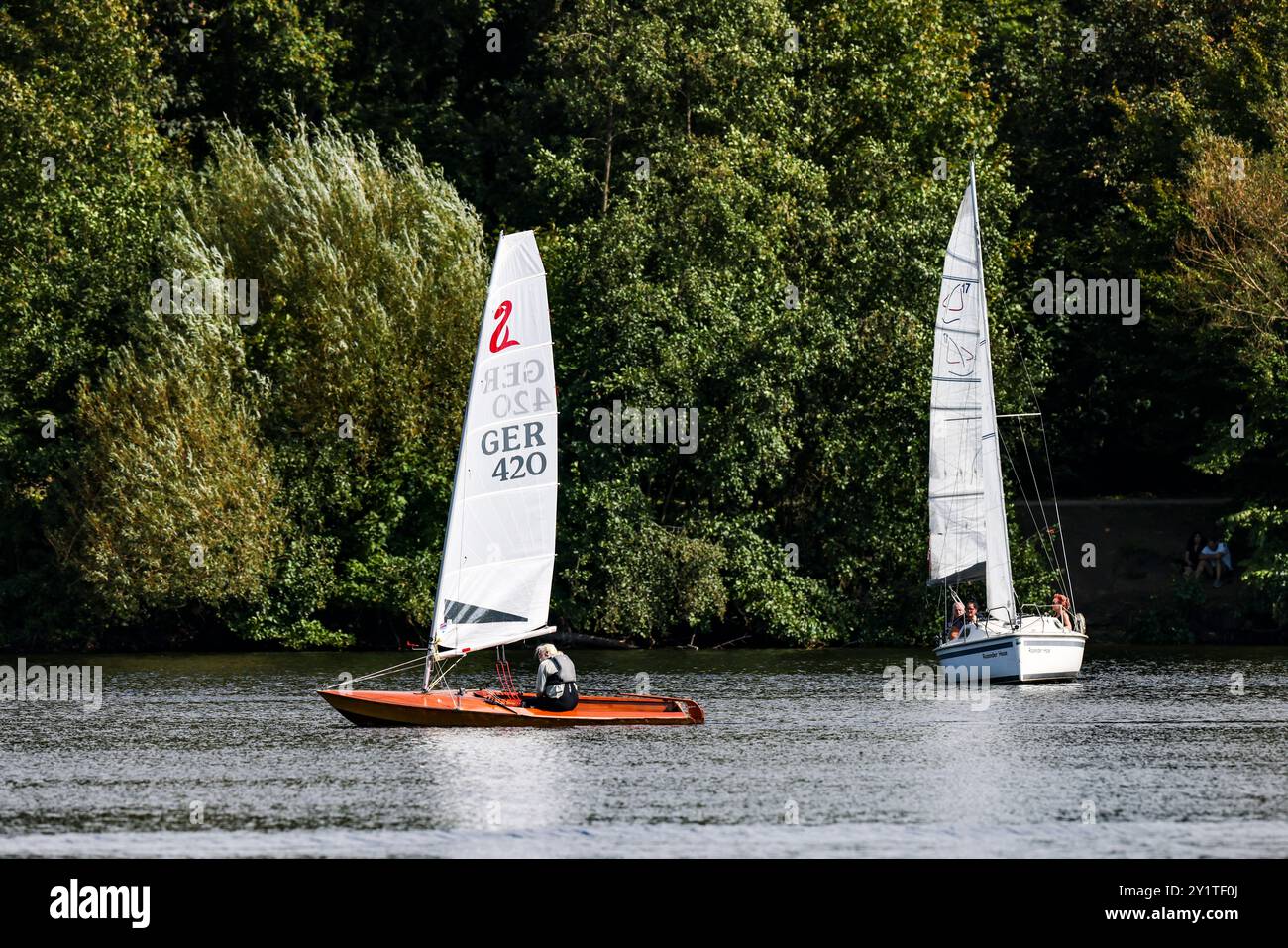 Duisbourg, Allemagne. 08 septembre 2024. Deux voiliers sur un lac à Duisbourg. Crédit : Christoph Reichwein/dpa/Alamy Live News Banque D'Images