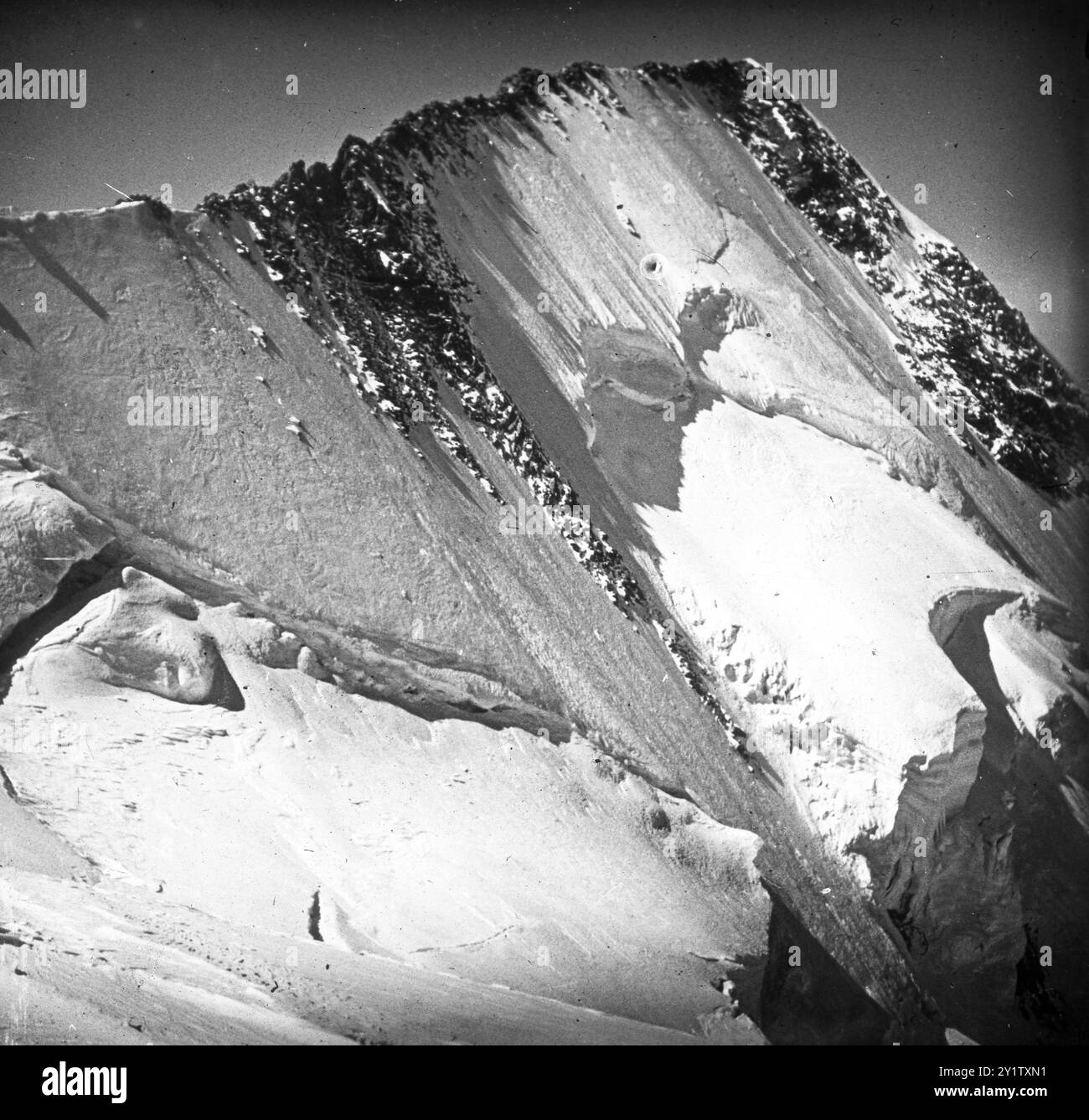 Piz est une montagne dans la chaîne de la Bernina des Alpes entre la Suisse et Palü Italie en 1926 Banque D'Images