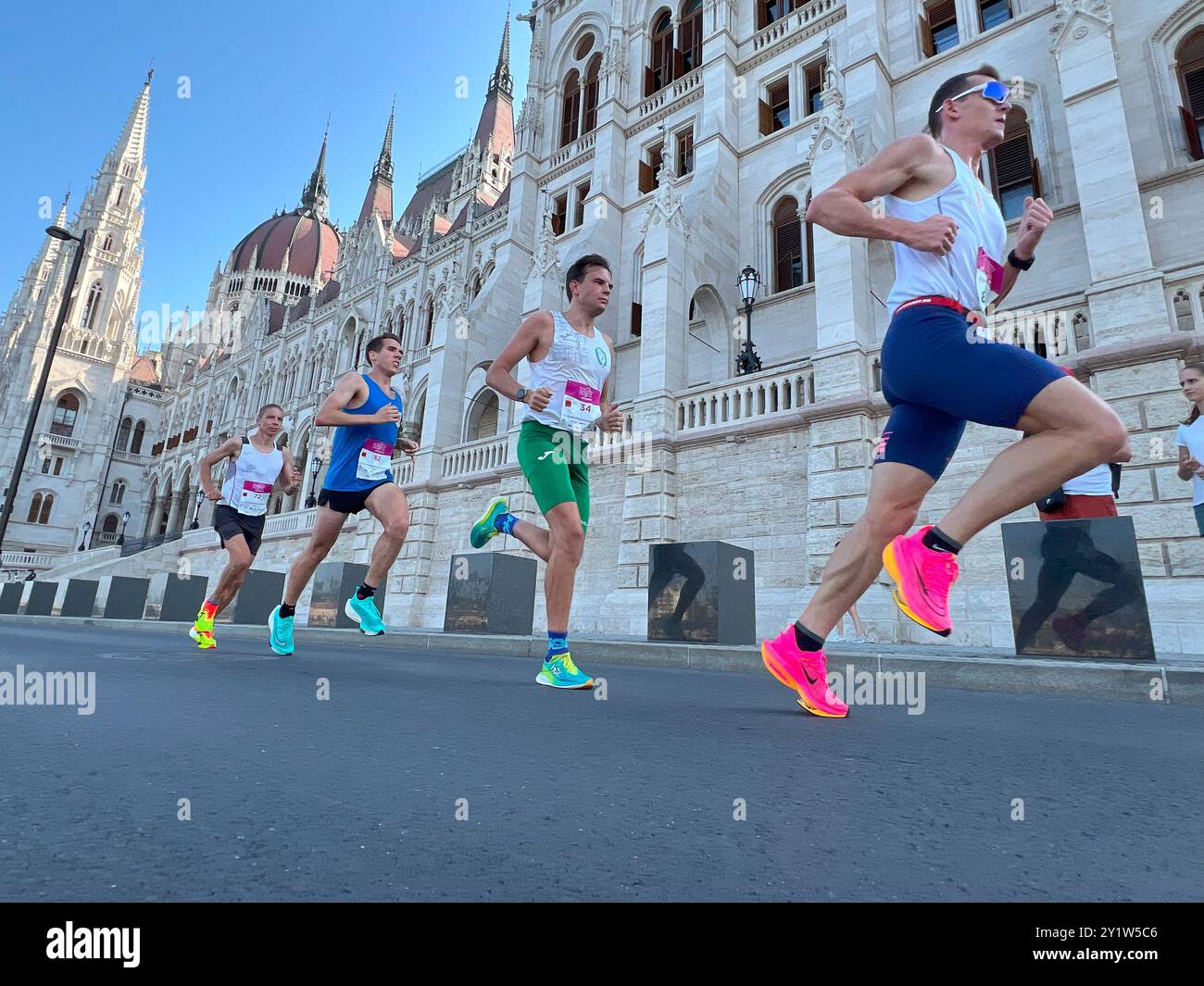 Budapest, Hongrie - 08 septembre 2024 : course d'athlètes de groupe pendant le marathon Wizz Air Banque D'Images