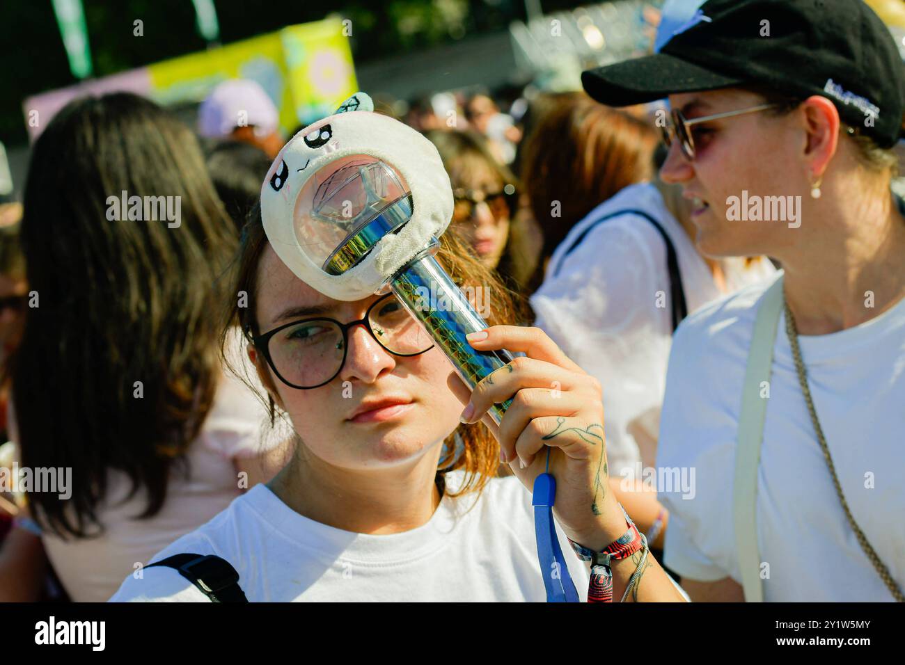 Entertainment Musik, Lollapalooza Berlin 2024 08.09.2024, xdanx, Entertainment Musik, Lollapalooza Berlin 2024, v.l. dix-sept fans warten auf die Band Berlin Olympiastadion Berlin Deutschland DE *** Entertainment Music, Lollapalooza Berlin 2024 08 09 2024, xdanx, Entertainment Music, Lollapalooza Berlin 2024, v l dix-sept fans attendent le groupe Berlin Olympiastadion Berlin Berlin Berlin Danielxskomix Allemagne Copyright Banque D'Images