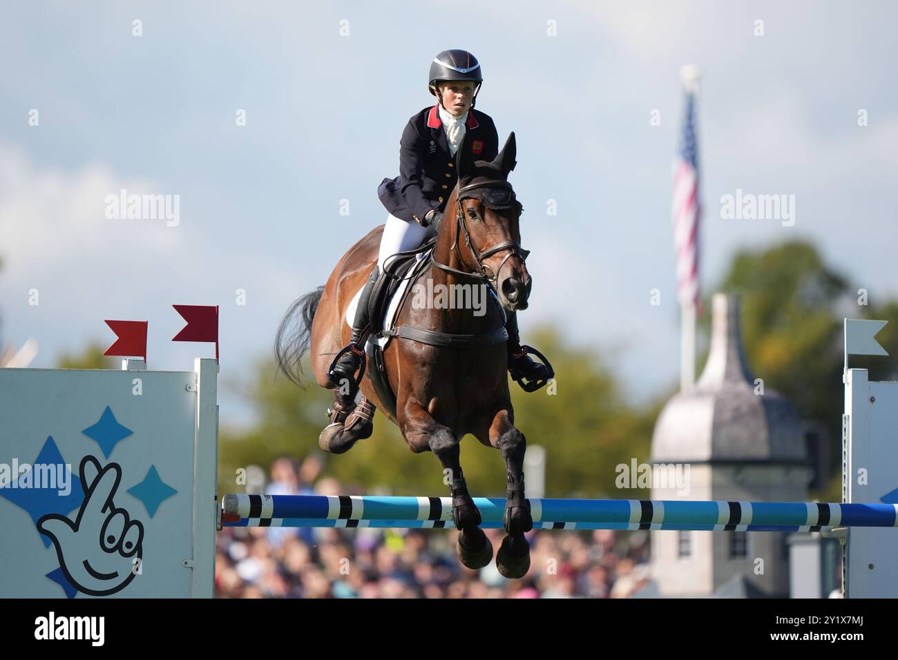 Rosalind Canter Riding Lordships Graffalo sur le chemin de la victoire lors de la phase de saut d'obstacles des Defender Burghley Horse Trials à Burghley House près de Stamford, Lincolnshire. Date de la photo : dimanche 8 septembre 2024. Banque D'Images