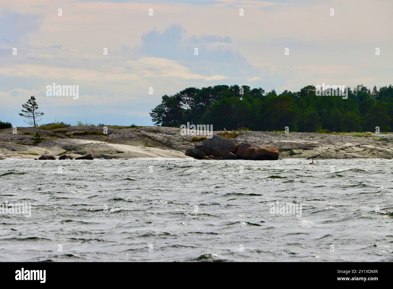 Archipel de Pellinge sur la côte sud de la Finlande sur Suomenlahti, baie de Finlande. Août 2024 Banque D'Images