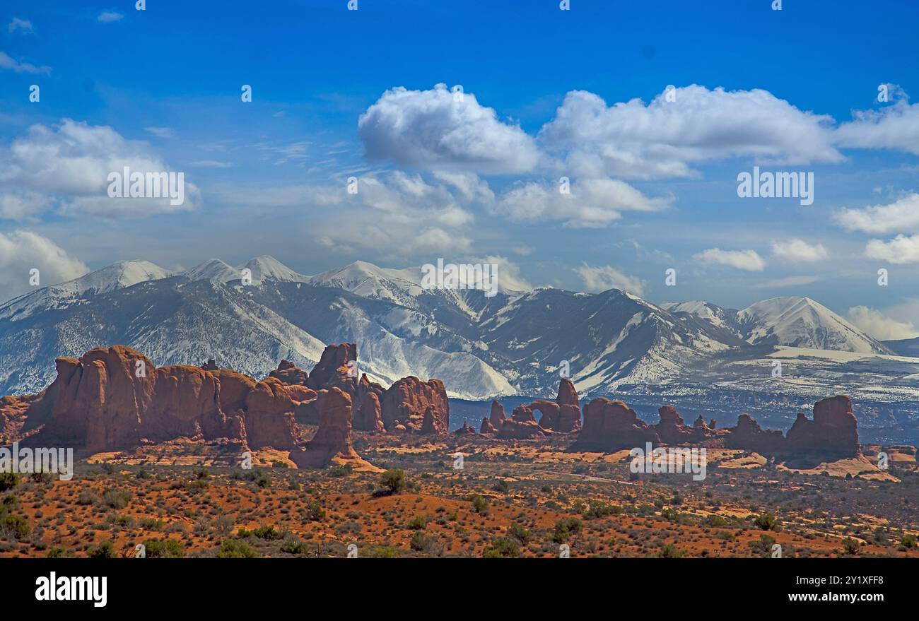 Parc national des arches dans l'Utah, États-Unis et chaîne de montagnes en arrière-plan Banque D'Images