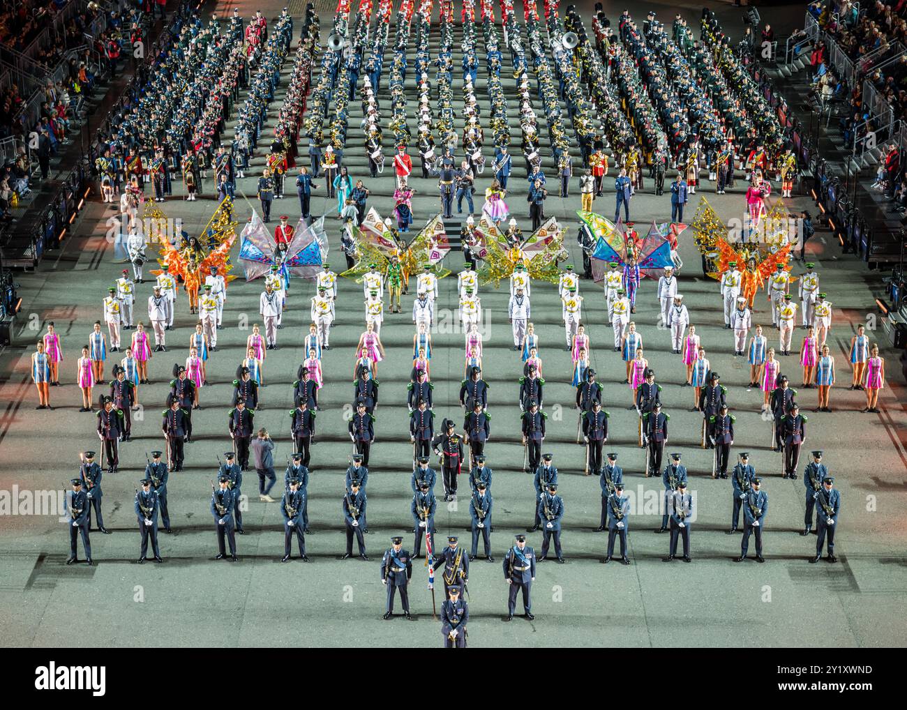 Les artistes se sont alignés sur l'esplanade du château à Edinburgh Military Tattoo, en Écosse, au Royaume-Uni Banque D'Images