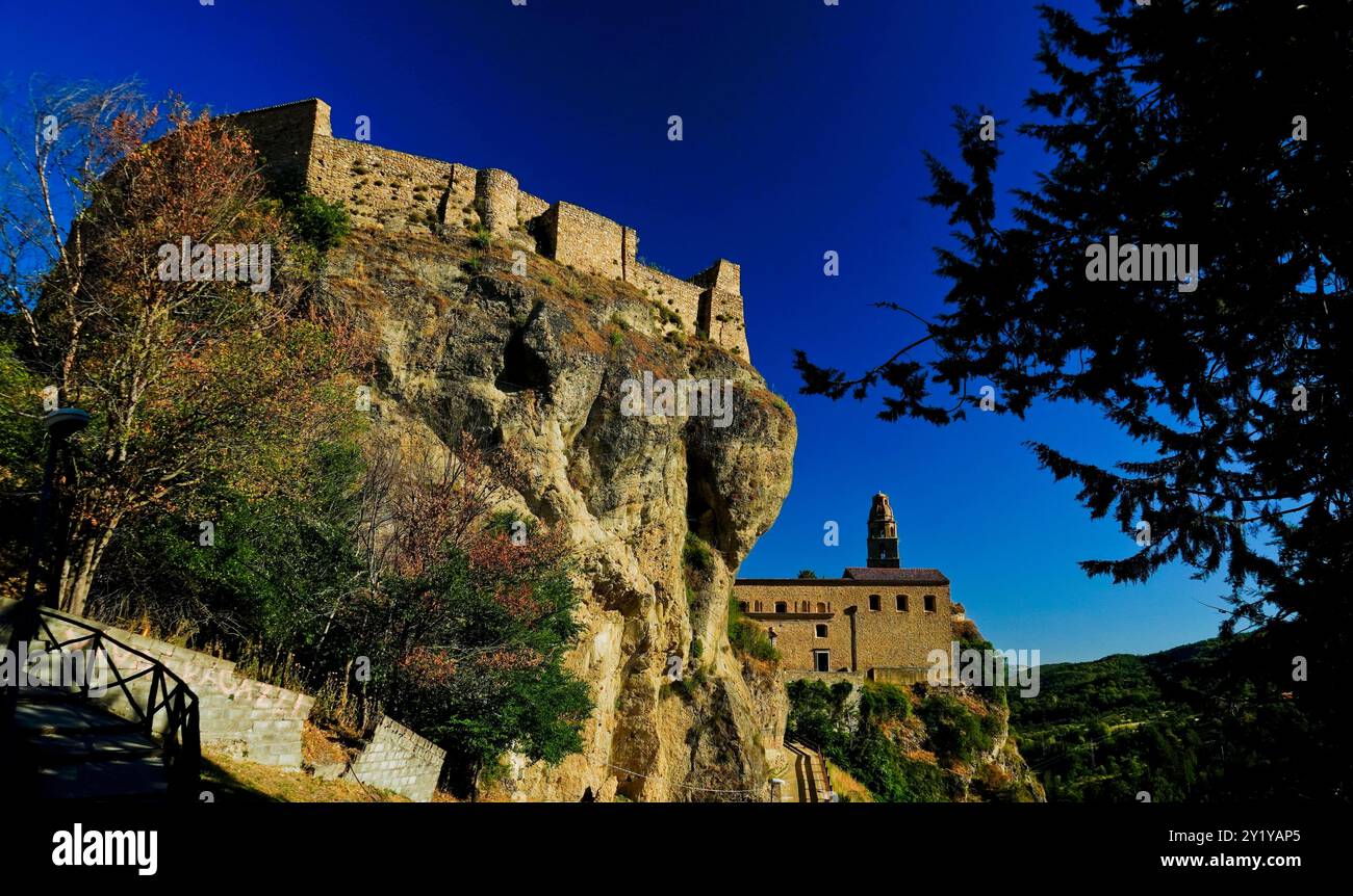 Laurenzana, château et église mère, Potenza, Italie Banque D'Images