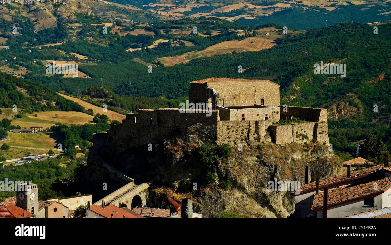 Laurenzana, château et église mère, Potenza, Italie Banque D'Images
