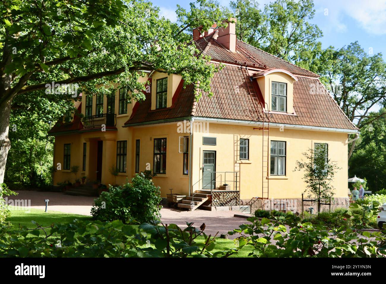 Hôtel Billnäs Gård dans le village de Billnäs vieux de près de 400 ans près de Svartå - rapides de la rivière Mustionjoki dans l'ouest d'Uusimaa dans le sud de la Finlande, août 2024. Banque D'Images