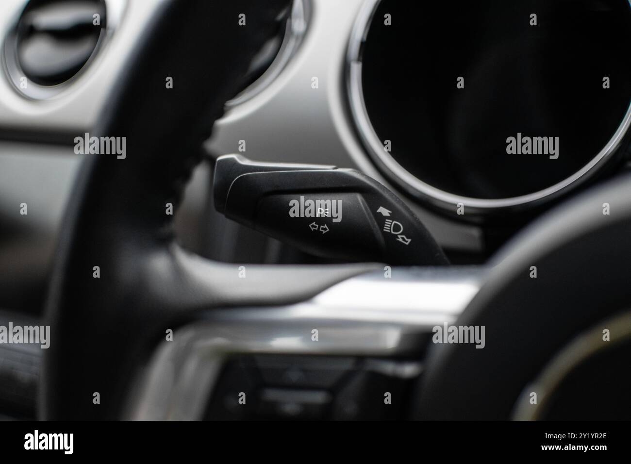 Manette indicatrice Ford Mustang GT avec volant et tableau de bord également en plan Banque D'Images