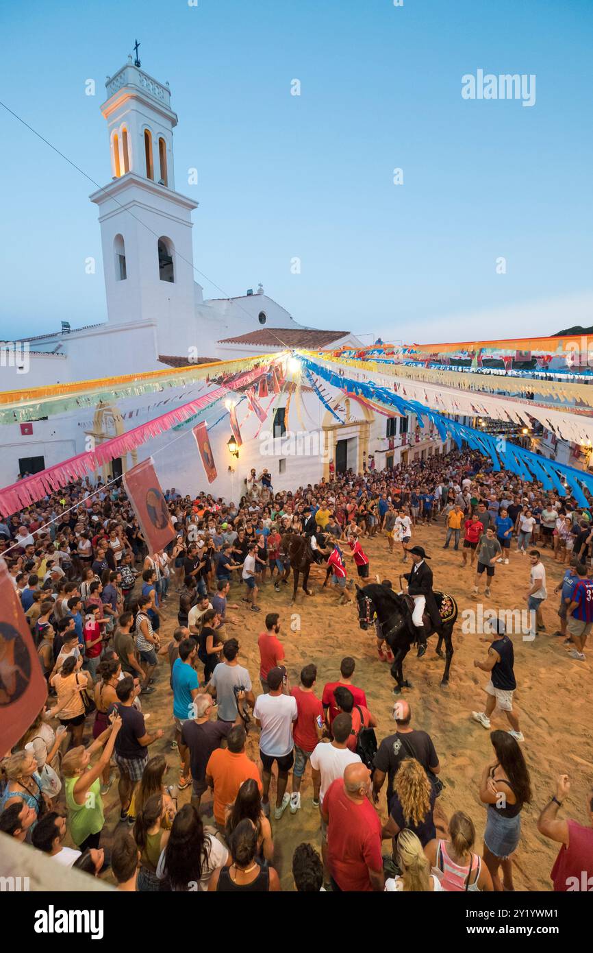 Danse traditionnelle avec des chevaux, 'Jaleo', originaire du 14ème siècle, fêtes de Sant Bartomeu, Ferreries, Minorque, îles Baléares, Espagne. Banque D'Images