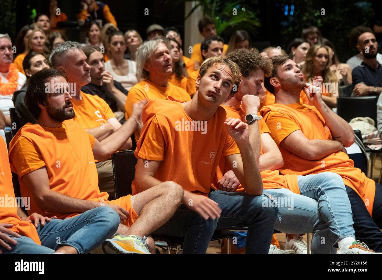 Milan, Italie. 08 septembre 2024. Hôtel Sheraton San Siro. I Carota Boys e i tifosi di Jannik Sinner seguono la partita contro Taylor Fritz agli US Open. - Cronaca - Milano, Italia - Domenica 8 settembre 2024(Foto Alessandro Cimma/Lapresse) Sheraton San Siro Hotel. Les fans de Carrot Boys et Jannik Sinner suivent le match contre Taylor Fritz à l'US Open. - Chronique - Milan, Italie - dimanche 8 septembre 2024 (photo Alessandro Cimma/Lapresse) crédit : LaPresse/Alamy Live News Banque D'Images