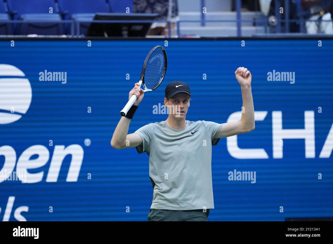 New York, États-Unis. 08 septembre 2024. New York, États-Unis. 08 septembre 2024. US OPEN 2024 Men's Singles final Sinner Jannik (ITA) V Fritz Taylor (USA) vainqueur Sinner Jannik (ITA) crédit : MB Media solutions/Alamy Live News crédit : MB Media solutions/Alamy Live News Banque D'Images