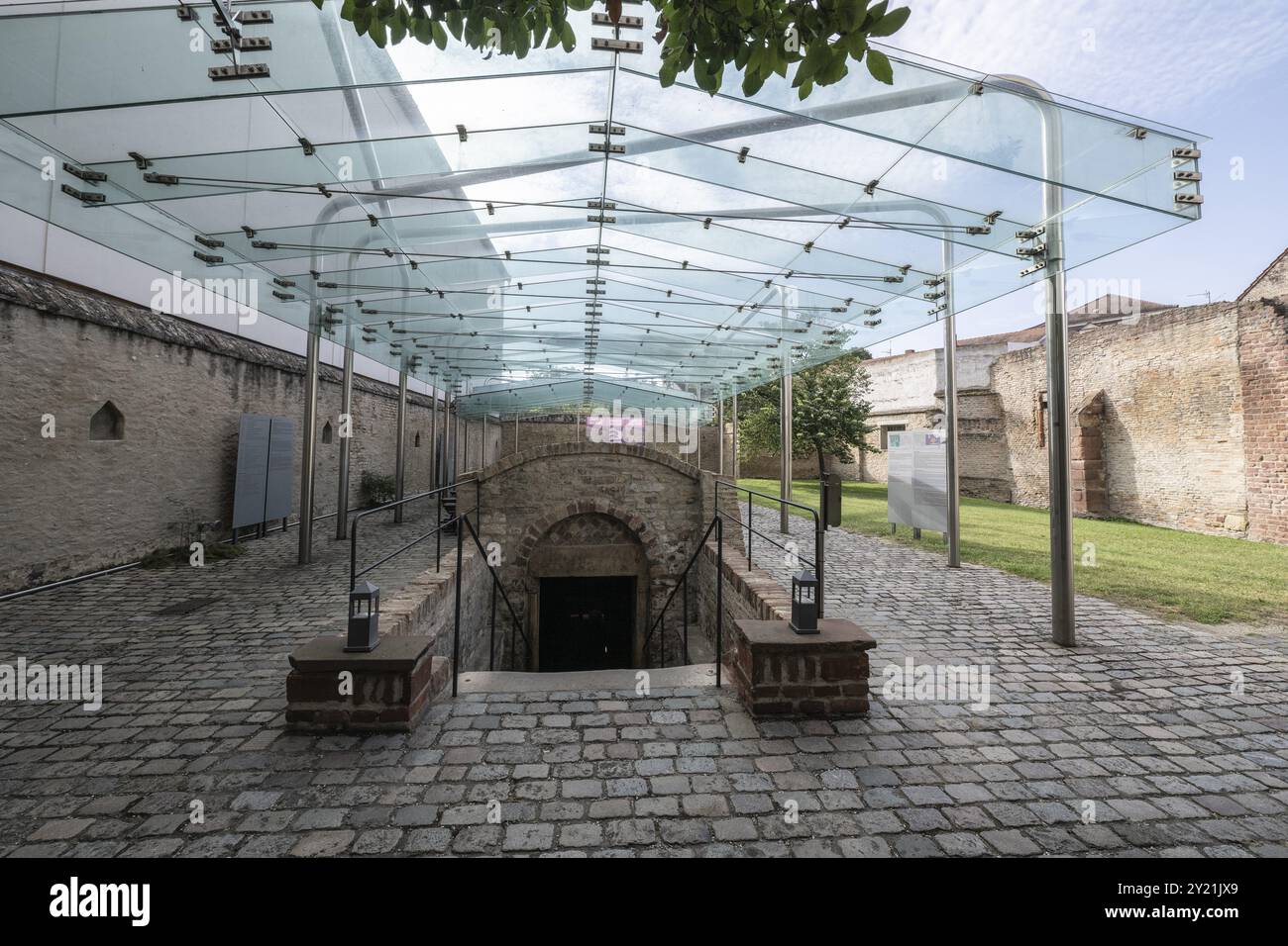 Entrée au mikveh, bain rituel juif et ruines de la synagogue médiévale, Speyer, Rhénanie-Palatinat, Allemagne, Europe Banque D'Images