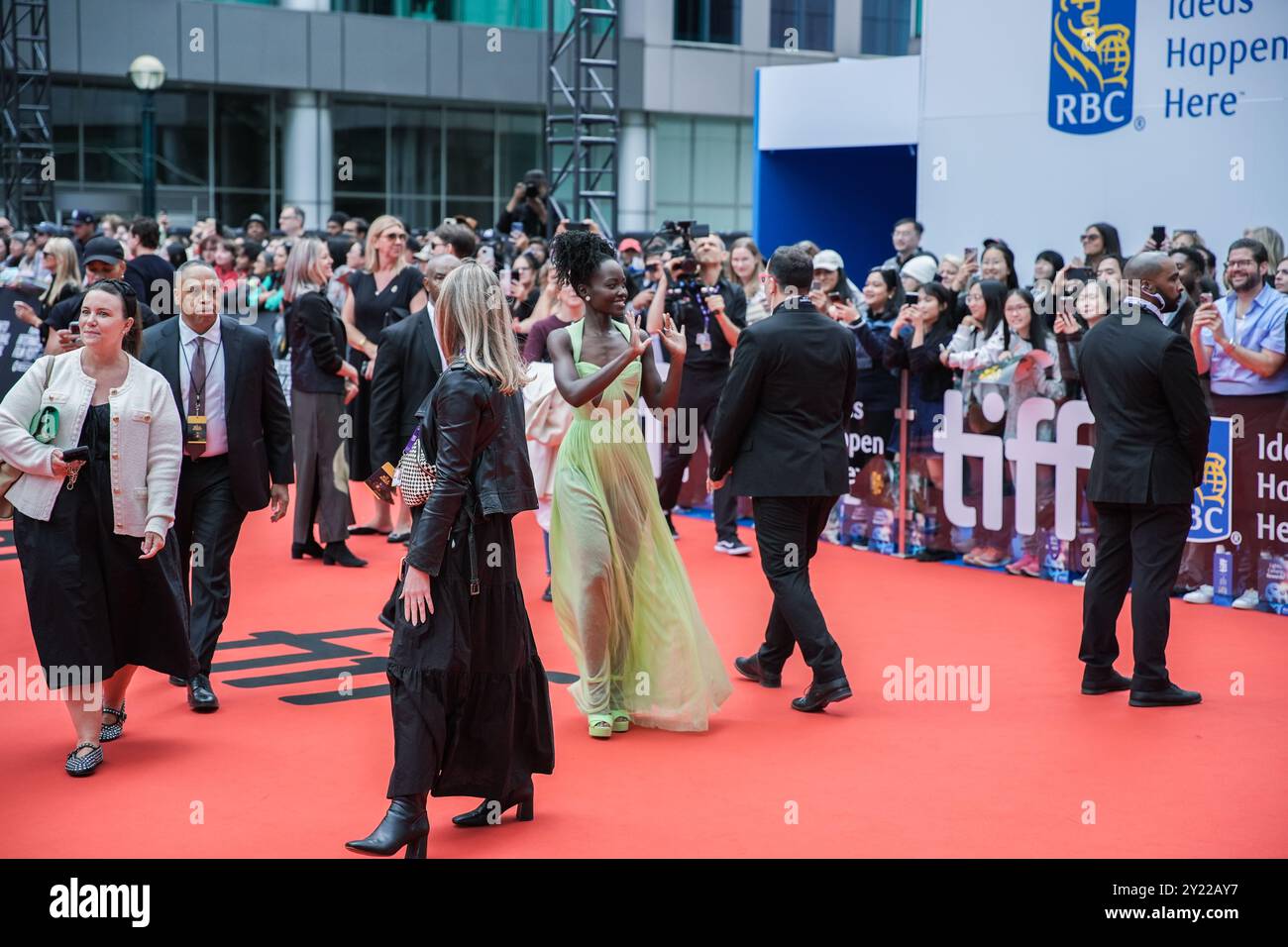 Toronto, Canada. 08 septembre 2024. Lupita Nyong'o sur le tapis rouge au Festival international du film de Toronto pour le gala de présentation du film "le robot sauvage" projection Roy Thomson Hall Theatre 8 septembre crédit : Sharon Dobson/Alamy Live News crédit : Sharon Dobson/Alamy Live News Banque D'Images