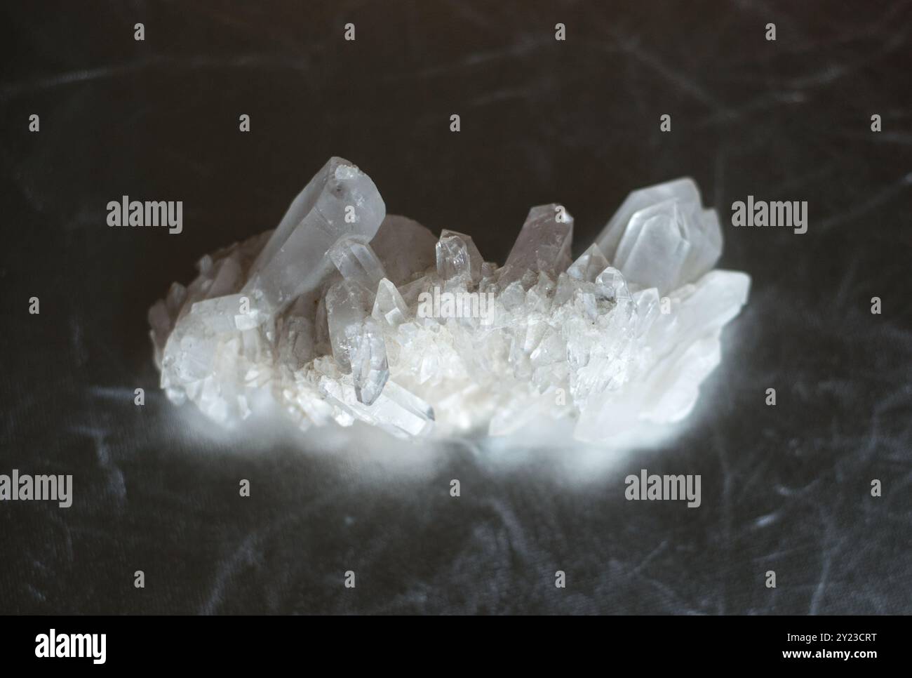 Grappe de cristal de quartz blanc Banque D'Images