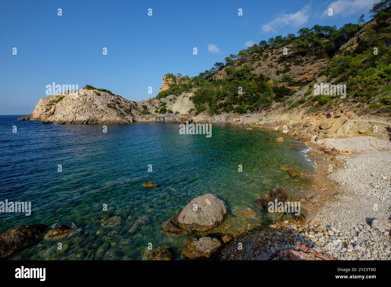Es Portitxol plage, crique de pierre, municipalité de Sant Joan de Labritja, Ibiza, Îles Baléares, Espagne Banque D'Images