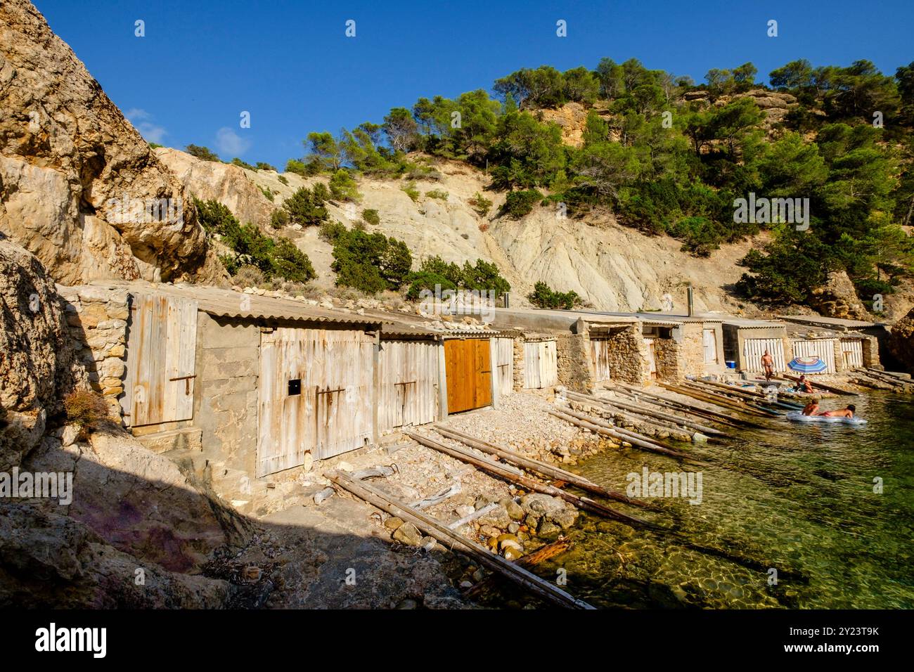 Cabanes à bateaux, es Portitxol, municipalité de Sant Joan de Labritja, Ibiza, Îles Baléares, Espagne Banque D'Images