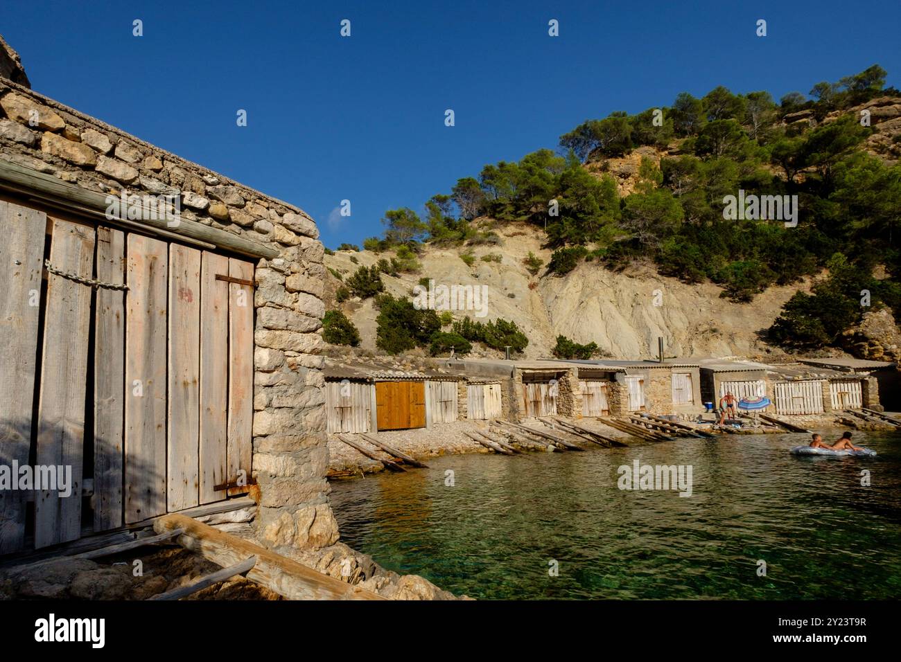 Cabanes à bateaux, es Portitxol, municipalité de Sant Joan de Labritja, Ibiza, Îles Baléares, Espagne Banque D'Images