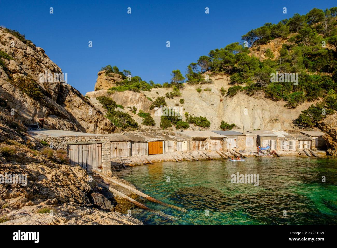 Cabanes à bateaux, es Portitxol, municipalité de Sant Joan de Labritja, Ibiza, Îles Baléares, Espagne Banque D'Images