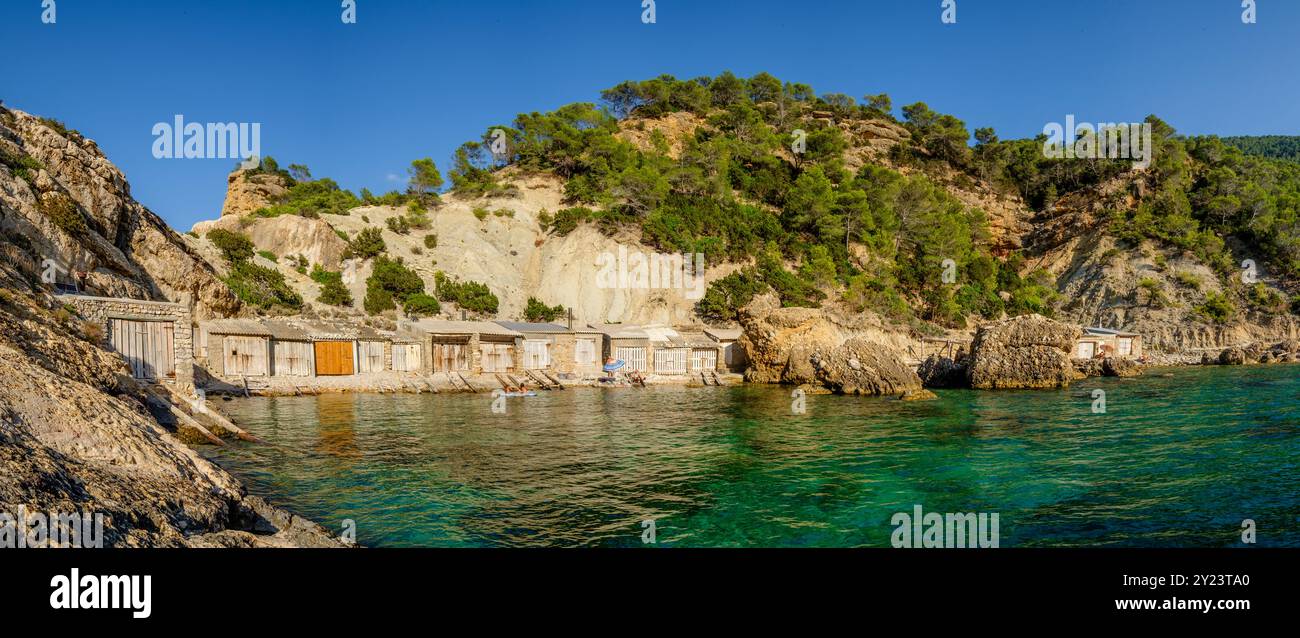 Cabanes à bateaux, es Portitxol, municipalité de Sant Joan de Labritja, Ibiza, Îles Baléares, Espagne Banque D'Images