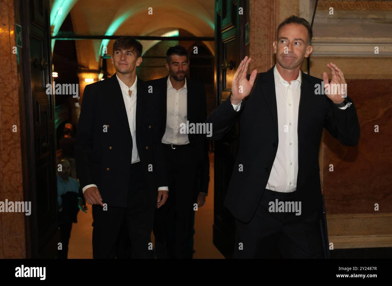 Bologne, Italie. 09th Sep, 2024. Bologna, Italia - Cronaca - 8 Settembre 2024 - serata di gala per inizio turno della Coppa Davis di tennis in programma DELLÕITALIA Arena - LA SQUADRA allÕUnipol - (photo Michele Nucci/LaPresse) Actualités - Bologna, Italie - 08 septembre 2024 - soirée de gala pour le début de la manche de la Coupe Davis prévue à Unipol Arena - (photo Michele Nucci/LaPresse) crédit : LaPresse/Alamy Live News Banque D'Images