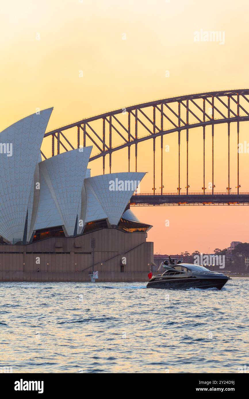 Sydney Opera House et Sydney Harbour Bridge à Sydney, en Australie, avec espace de copie pour la mise en page éditoriale. Banque D'Images